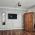 Apartmán Deluxe 4-bed Near Etihad Stadium & C0-0p Arena, Sleeps 9 *