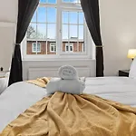 Modern 4 Bedroom House For 9 Guests With Free Parking By The Cosy Corner Nationwide * Manchester