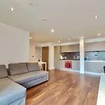 Modern Near Oxford Road, Centre مانشستر
