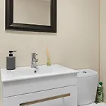 Modern 4 Bedroom House For 9 Guests With Free Parking By The Cosy Corner Nationwide Apartment Manchester