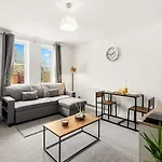 Arosa Escape- Modern2 Bed Suite,sleeps 5,free Parking,ps4,kingbed,wifi,near Christies * Manchester