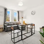 Arosa Escape- Modern2 Bed Suite,sleeps 5,free Parking,ps4,kingbed,wifi,near Christies Lejlighed