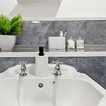 Apartmán Arosa Escape- Modern2 Bed Suite,sleeps 5,free Parking,ps4,kingbed,wifi,near Christies