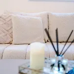 Stylish Mcr 1br Etihad Coop Live Parking *