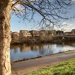 Riverside Villas Манчестер