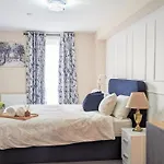 Apartment Entire 2 Bedroom And 2 Bathroom In -free Underground Parking
