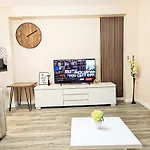 Apartment Entire 2 Bedroom And 2 Bathroom In -free Underground Parking