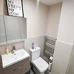 Entire 2 Bedroom And 2 Bathroom In -free Underground Parking *