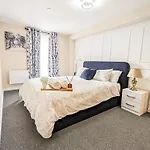 Apartmán Entire 2 Bedroom And 2 Bathroom In -free Underground Parking
