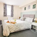 Entire 2 Bedroom And 2 Bathroom In -free Underground Parking * Manchester