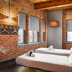 Hotel Easyhotel 2*