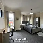 Дом отдыха Spacious 5br In Leafy Withington