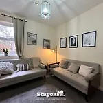 Spacious 5br In Leafy Withington