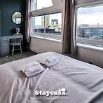 Modern Centre Stunning 18th Floor View Апартаменты *