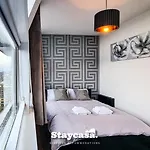 Апартаменты Modern Centre Stunning 18th Floor View