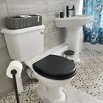 The Hive 2-bed With Kitchen And Private Bathroom In Lively Monton Village - Sleeps 4 - Free Wifi - Parking Nearby Manchester
