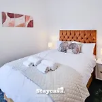 Ashfield Co-living - Private Self-cater مانشستر