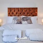 Ashfield Co-living - Private Self-cater مانشستر