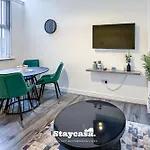 Ashfield Co-living - Private Self-cater بيت ضيافة