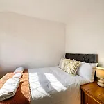 Hébergement de vacances 5br Jacuzzi, Garden & Parking Manchester