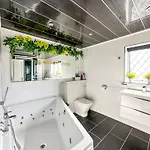 5br Jacuzzi, Garden & Parking Hébergement de vacances