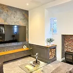 Hébergement de vacances 5br Jacuzzi, Garden & Parking *