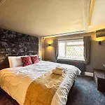 5br Jacuzzi, Garden & Parking *