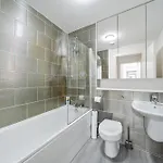 Daire Spacious 2 Double Bedroom Near Centre, Salford *