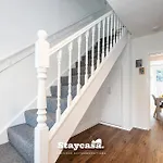 Spacious Cosy Cove With Large Driveway And Garden Tatil Evi Wythenshawe