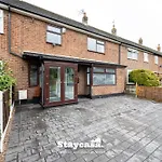 Spacious Cosy Cove With Large Driveway And Garden Tatil Evi Wythenshawe