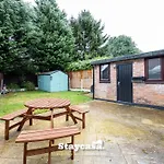Spacious Cosy Cove With Large Driveway And Garden