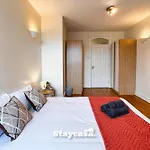 Carlton Co-living - Private Self-cater Tatil Evi Manchester