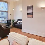 Carlton Co-living - Private Self-cater Tatil Evi Manchester