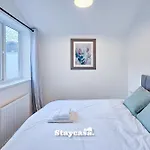 Hébergement de vacances Large 6br House Free Parking & Wifi Manchester
