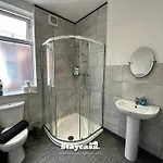 Daisybank Co-living - Private Self-cater 別荘 マンチェスター