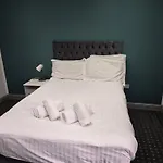 Landcross Co-living - Private Self-cater *
