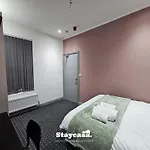 Prázdninový dům Landcross Co-living - Private Self-cater *