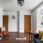 3-bedroom House W Free Parking, Near Man Airport! Casa de Férias Manchester