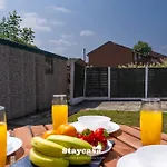 3-bedroom House W Free Parking, Near Man Airport! 度假居 曼彻斯特