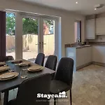 Harmony Living Modern New Build With Parking Holiday home Manchester