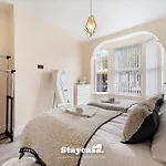 Urban Oasis Spacious 4-bedroom In *