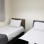 Casa de Férias Hub - 2br With Free Parking, Near Airport & Attractions *