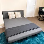 Hub - 2br With Free Parking, Near Airport & Attractions *