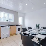 Spacious 2-bed 5mins To Co-op Live & Etihad Campus W Free Parking * Manchester