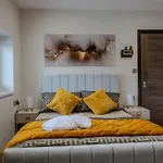 Luxehaus Mcr Holiday home
