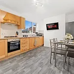 Hébergement de vacances Insurance & Relocation *