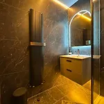 Luxehaus Mcr *