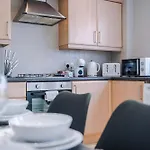 Tatil Evi Spacious 2-bed 5mins To Co-op Live & Etihad Campus W Free Parking Manchester
