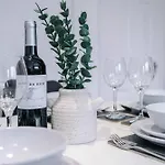 Spacious 2-bed 5mins To Co-op Live & Etihad Campus W Free Parking Tatil Evi Manchester