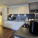 Elegant 2bd & 2ba Centre Luxury With View Daire